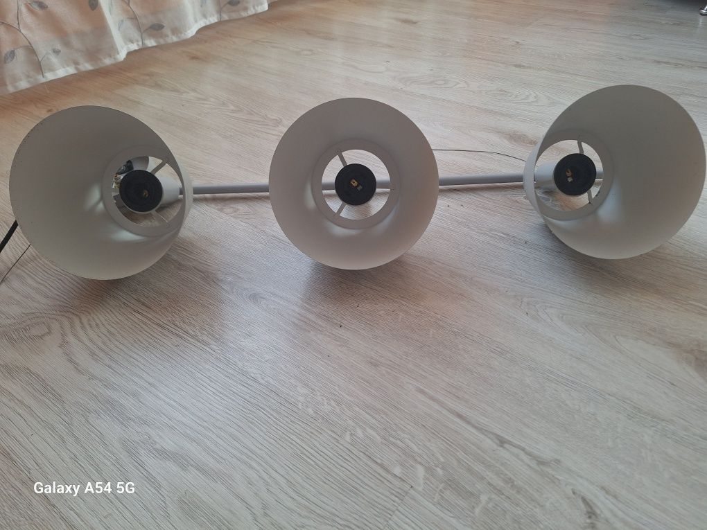 Lampa trzykloszowa