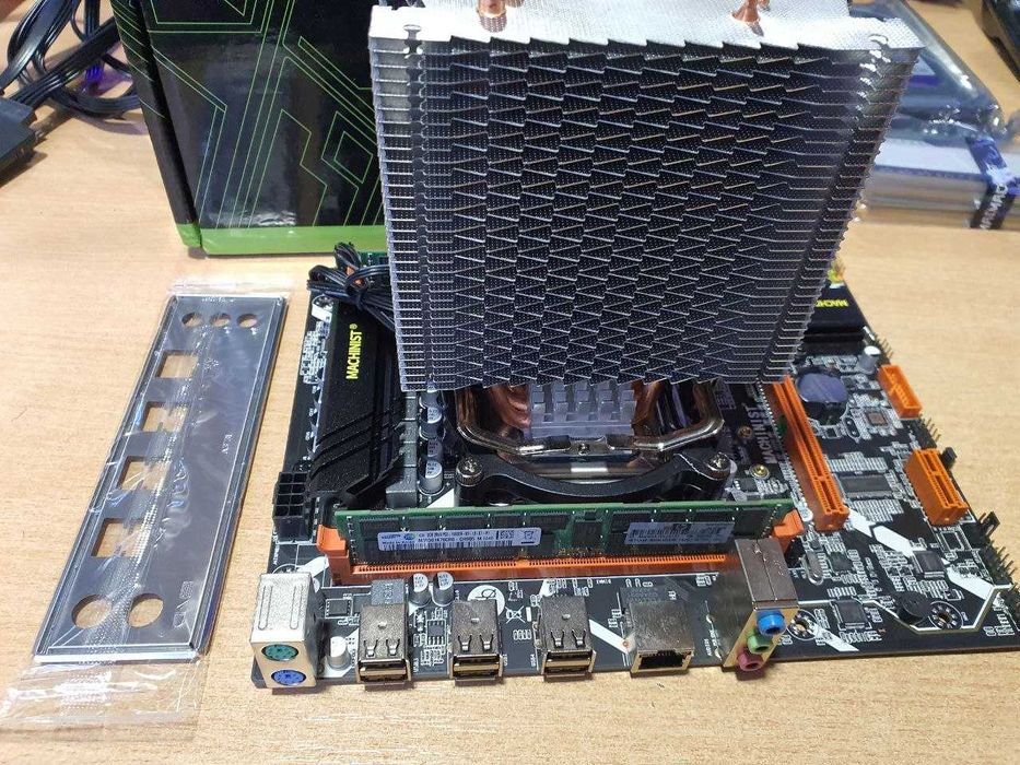 Матер. плата s2011 E5 с 16-ти поточн Xeon E5-2650v2 и 16 Гб DDR3.
