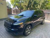 Jeep Cherokee mały przebieg, zadbany.