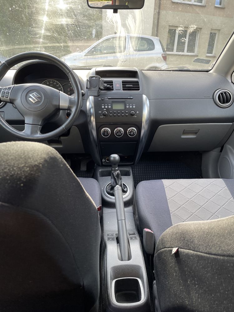 Suzuki Sx4 czerwony