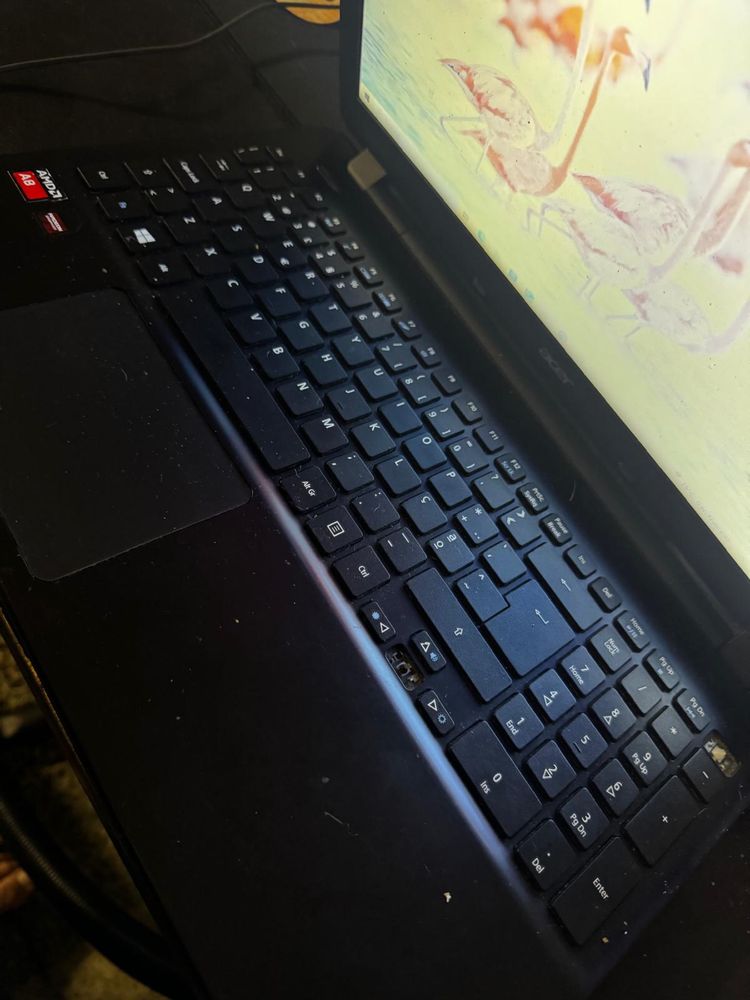 Portatil acer a funcionar