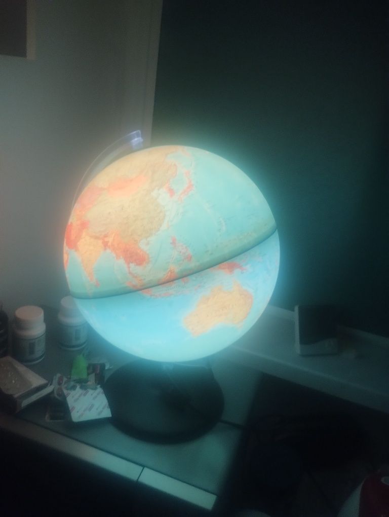 Lampka bjurkowa globus