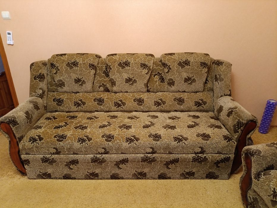 Диван,два кресла,комплект меблів.