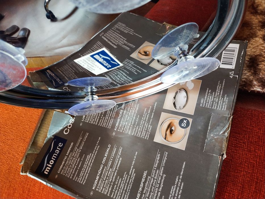 Lusterko kosmetyczne z 5-krotnym powiększeniem