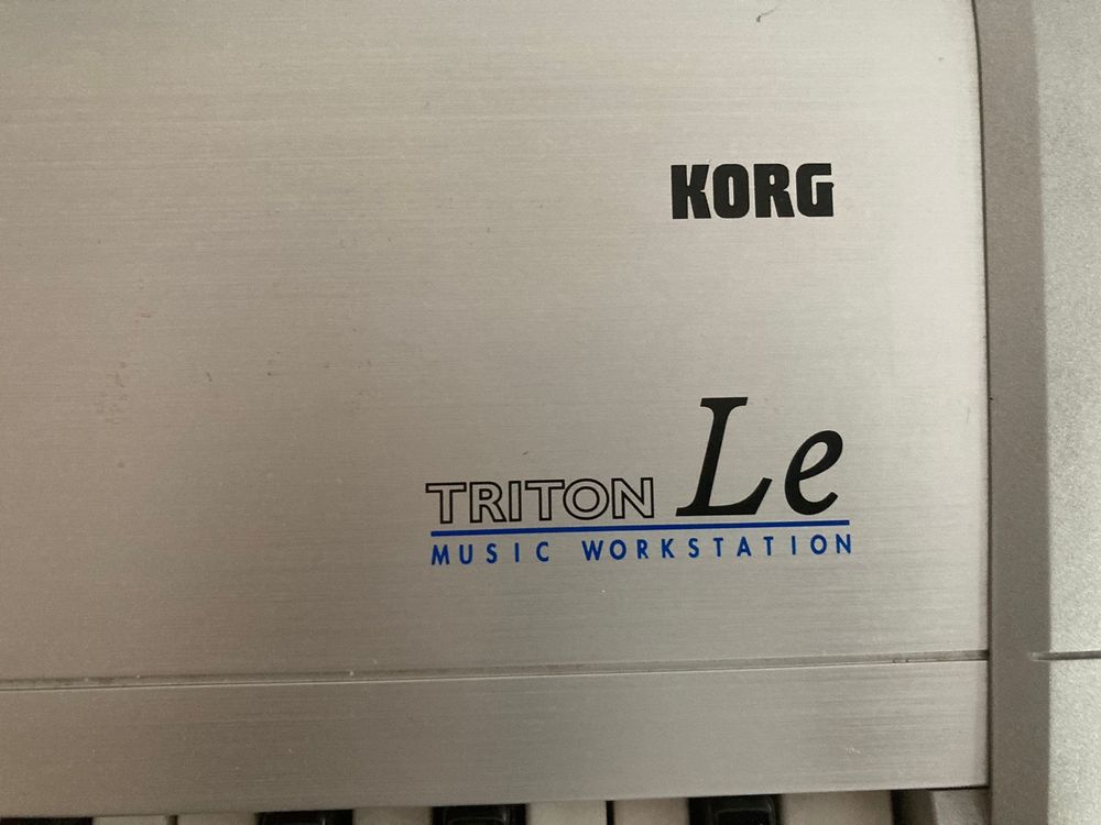 Korg Triton LE - 76 Teclas - RESERVADO