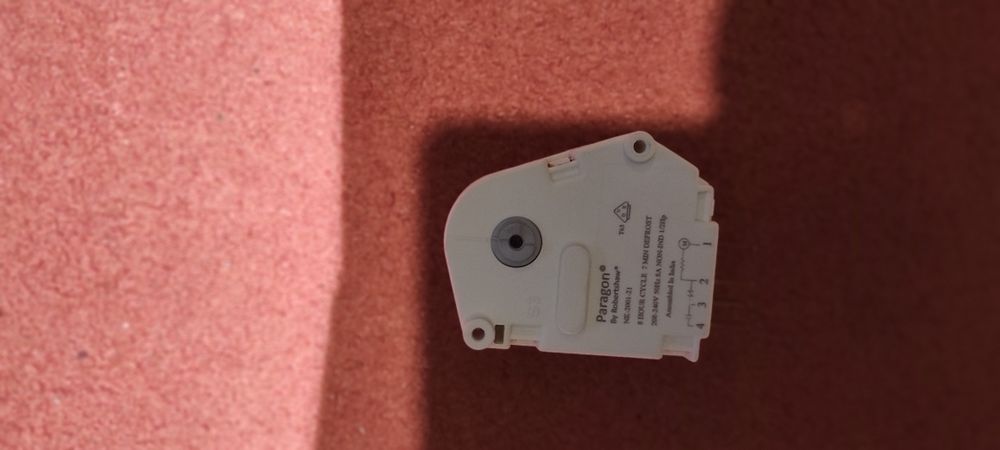 Таймер оттайки морозилки або холодильника indesit.