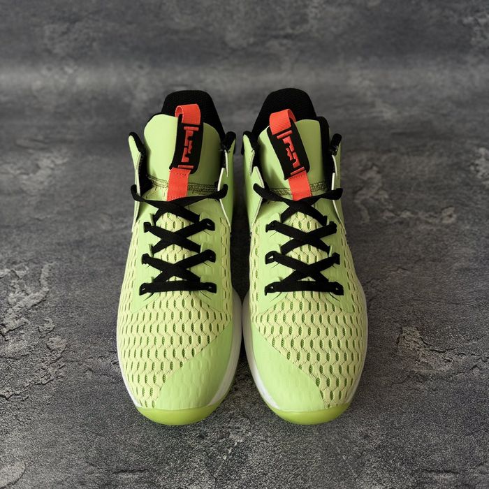 Баскетбольні кросівки Nike lebron волейбольні кросівки розмір 41-45