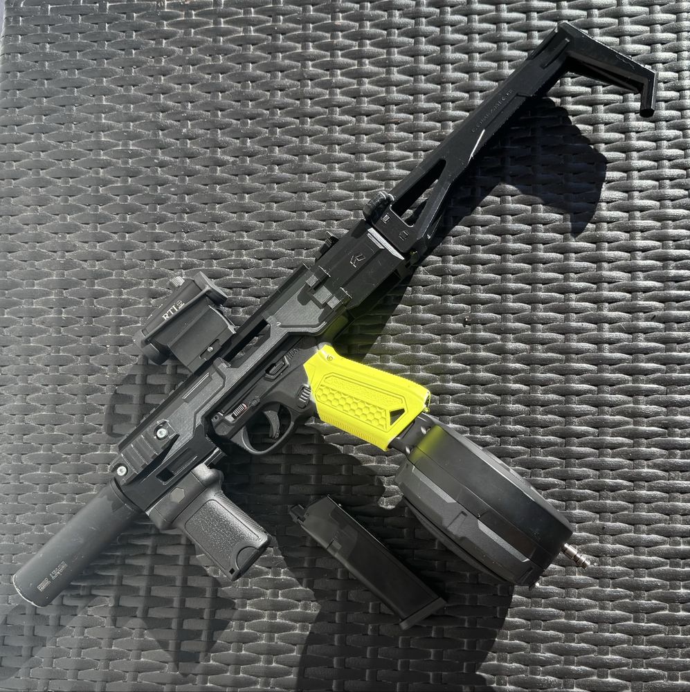 AAP-01 com kit SMG e Drum Mag Airsoft