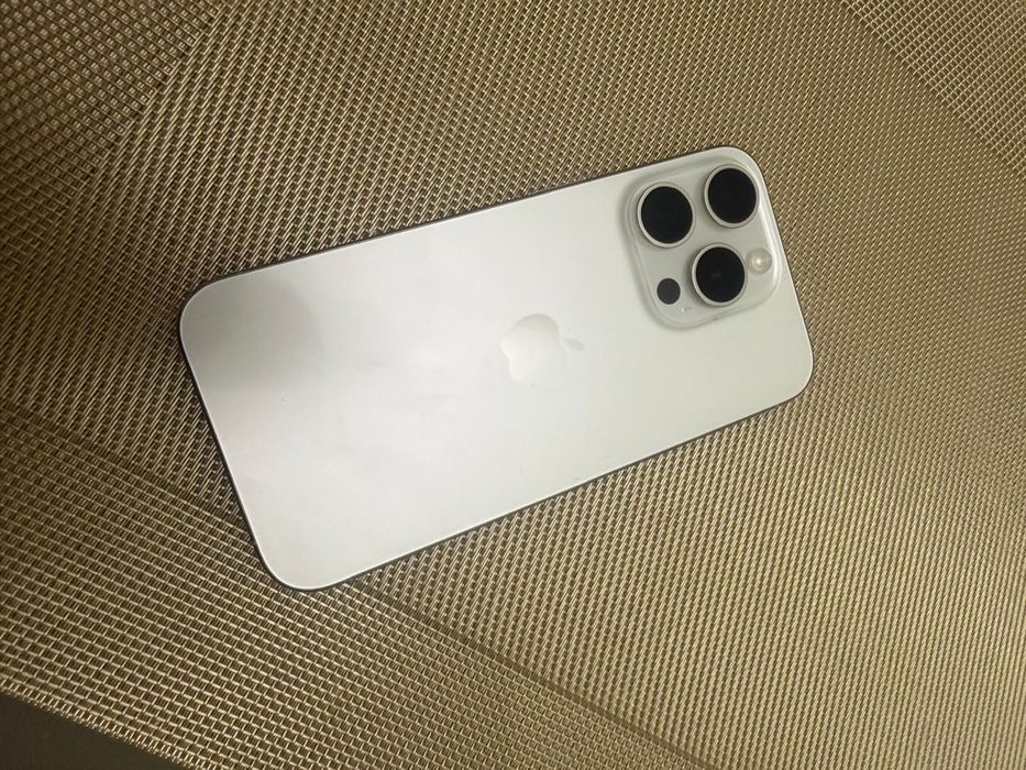 Iphone 15 pro white titanium