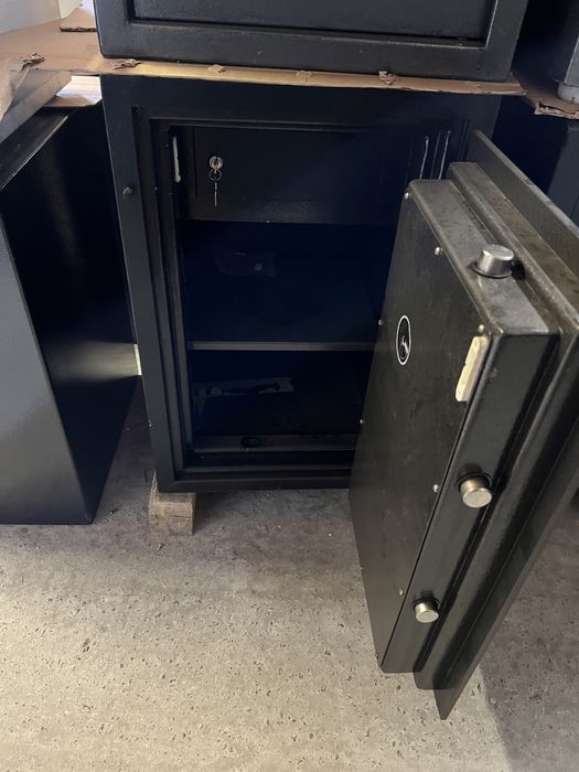 Сейфи кодові взломостійкі 2 клас вибір