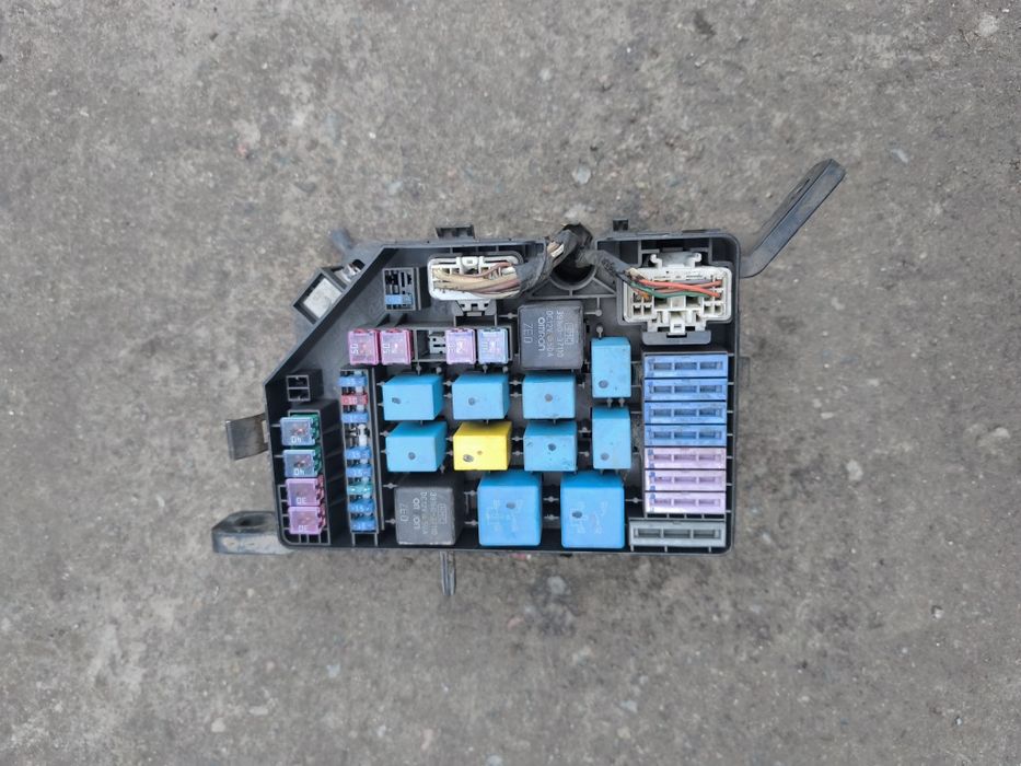 Продам блок предохранителей на hyundai tucson 2.0 дизель