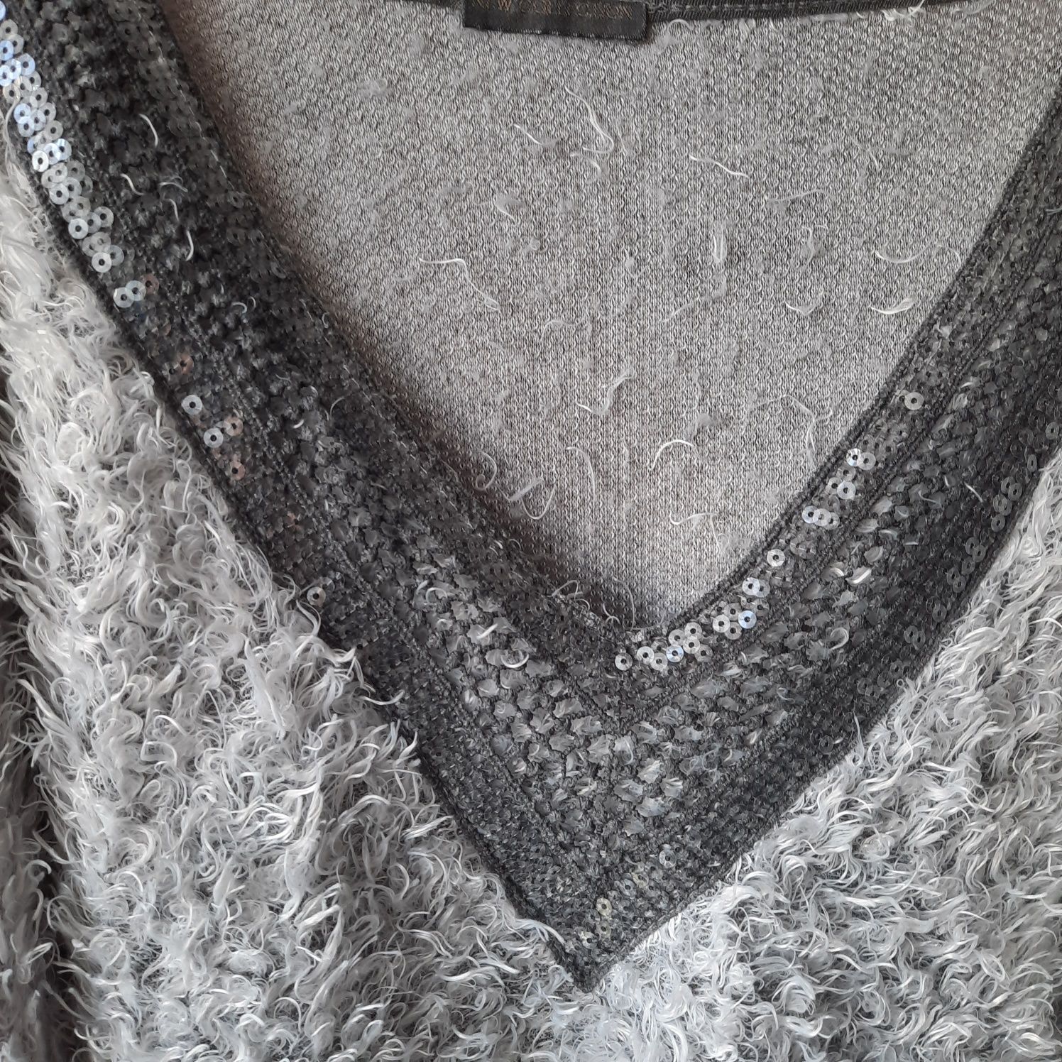 Włochaty elegancki sweterek 46r