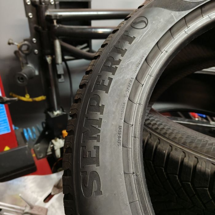 215/55/18 XL Sprzedam parę opon całorocznych Semperit