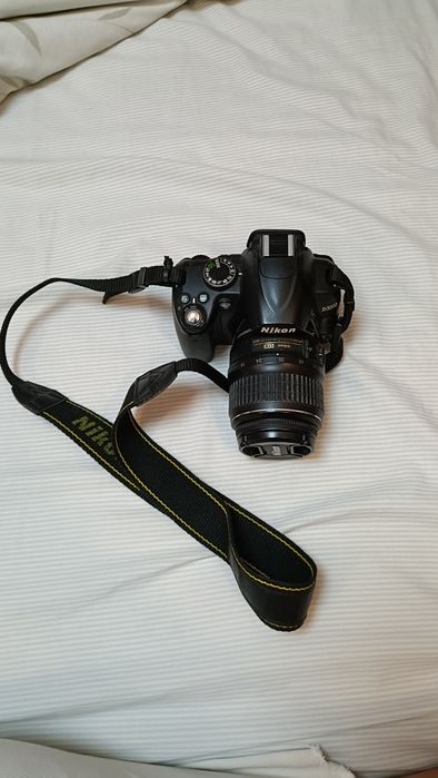 Câmara Nikon D3000
