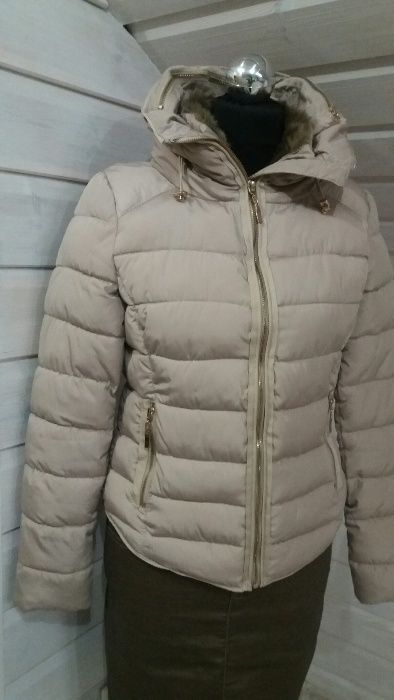 Kurtka kremowa bardzo ciepła ze złotymi zameczkami