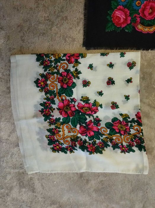 Хустки жіночі з маминої шафи