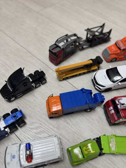 Набір іграшок-машинок! Одним набором!