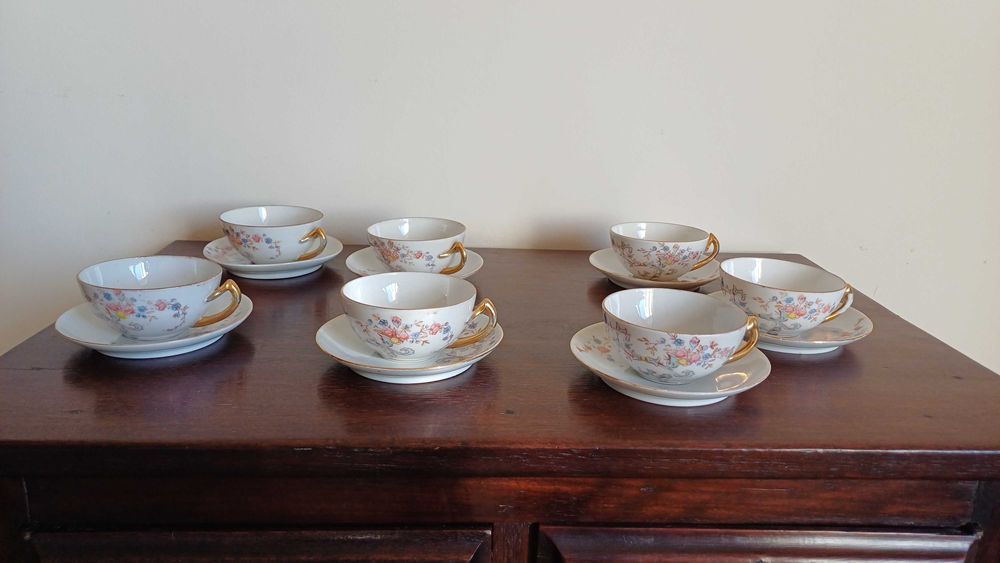 Chávenas em porcelana com marca