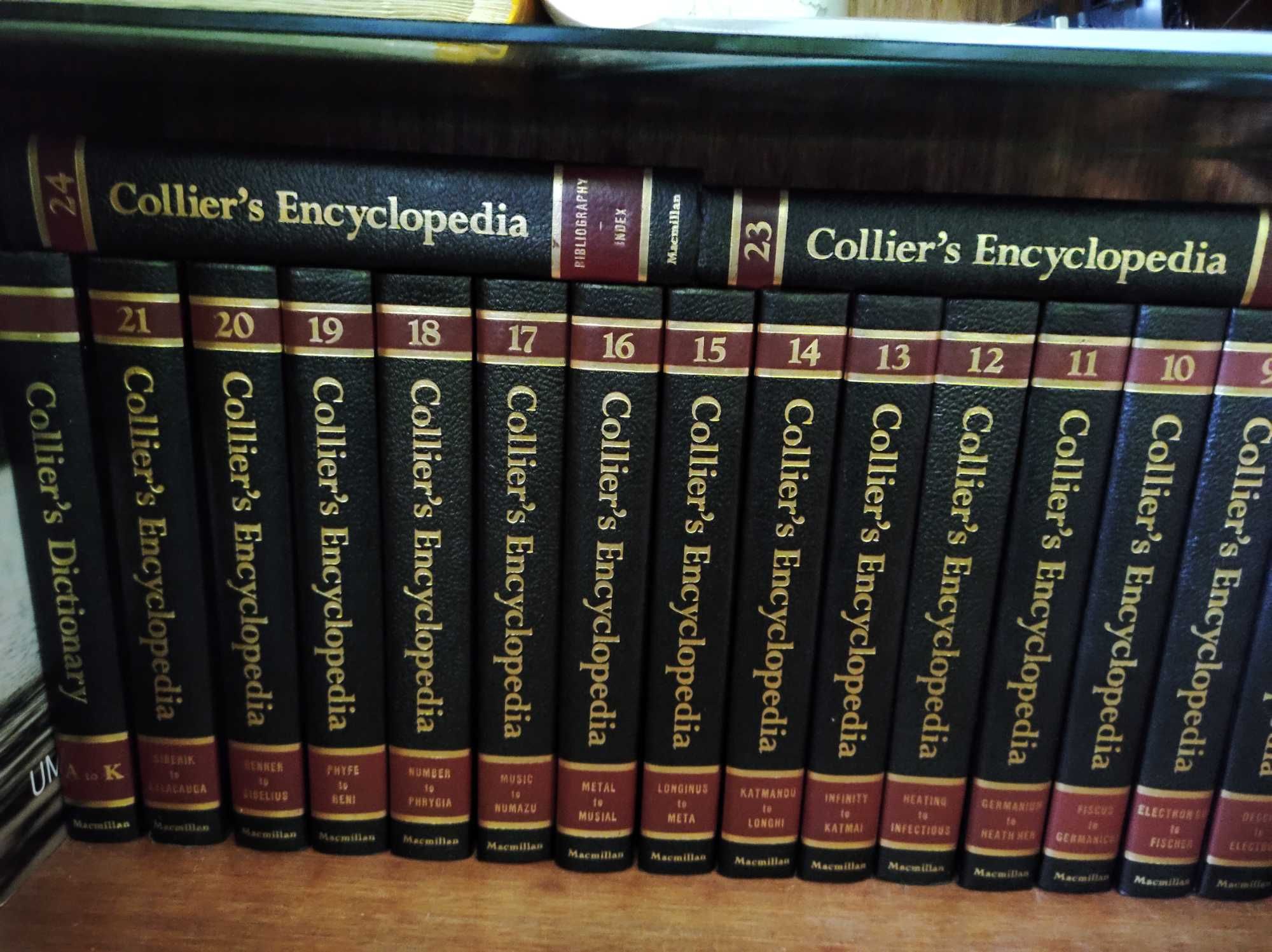 colliers enciclopédia  + dicionários + anuários