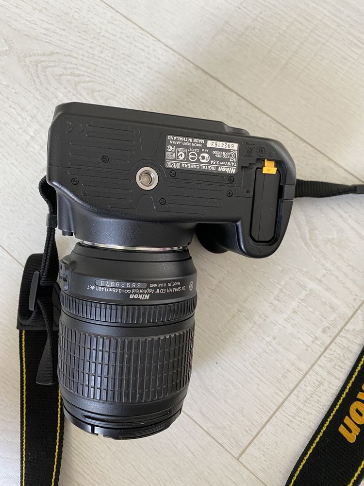 Продам идеальный фотоопарат Nikon D3200 18-105 VR Kit