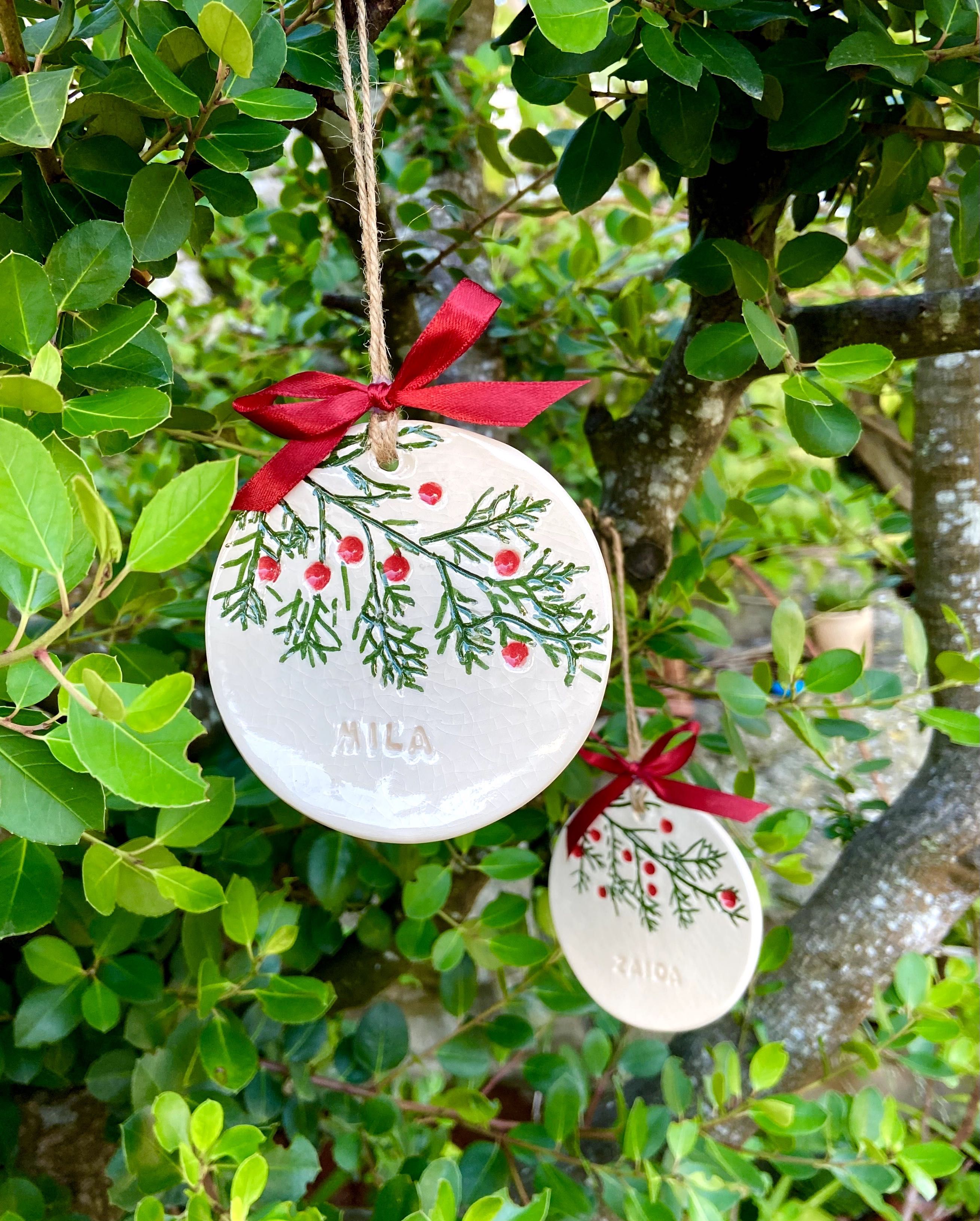 Bola de Natal personalizada feita à mão em grés