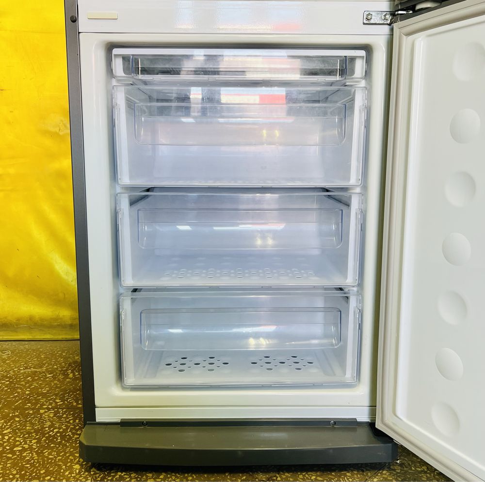 Двухкамерный холодильник Samsung Inverter NoFrost
