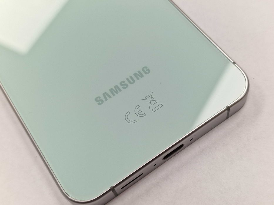 Samsung Galaxy S24 FE 5G/ 8GB/ 128GB/ Mint/ Grade A/ + ładowarka