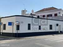 Moradia Térrea Moderna no Coração de Almeirim - Conforto e Estilo n...