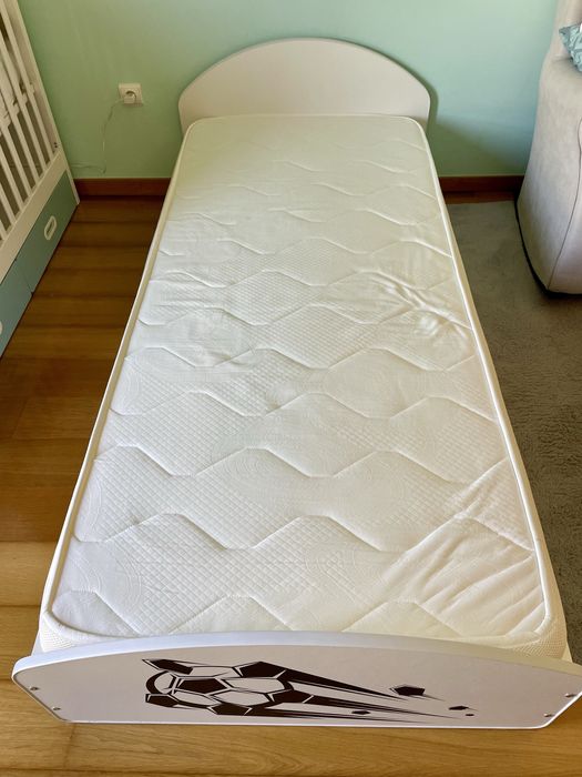 Cama com colchão 90x200cm