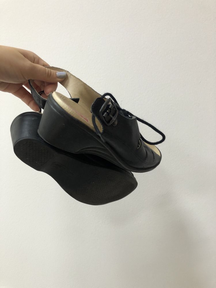 Sandały czarne skórzane ortopedyczne idealne dla starszej osoby
