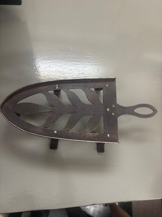 Zabytkowa podstawka pod żelazko