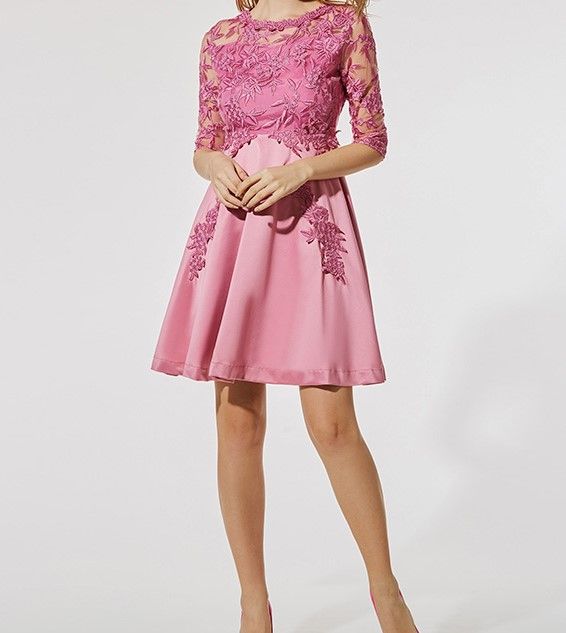 Платье разм.46-48 нежно-розовое гипюровый бюст и спина