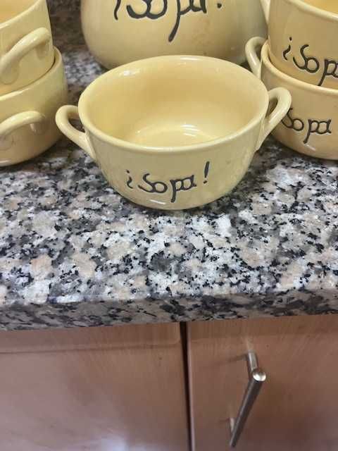 Pote de sopa com 5 tijelas em ceramica
