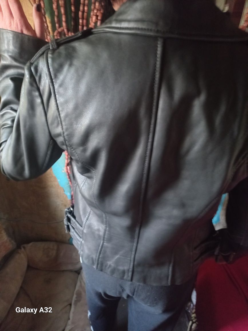 Женская кожаная куртка "Косуха" фирмы "MISHAEL KORS" .Торг уместен.