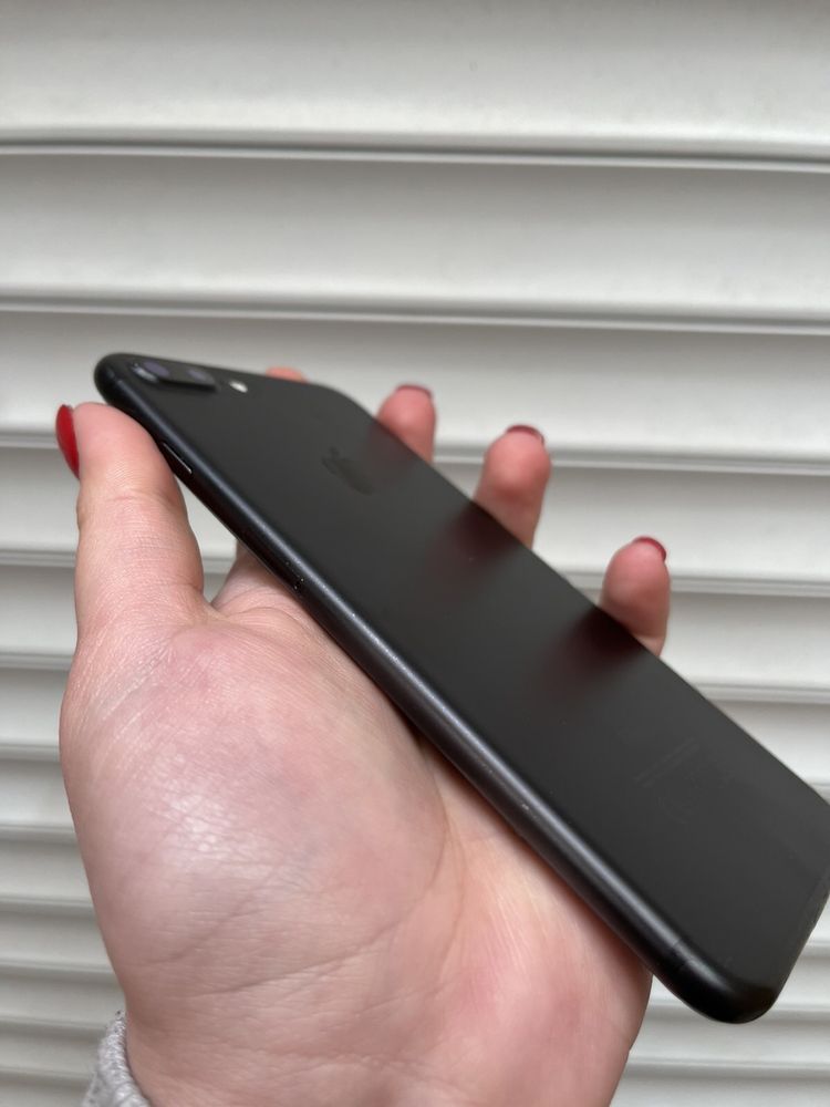 Iphone 7+ чорний 32gb