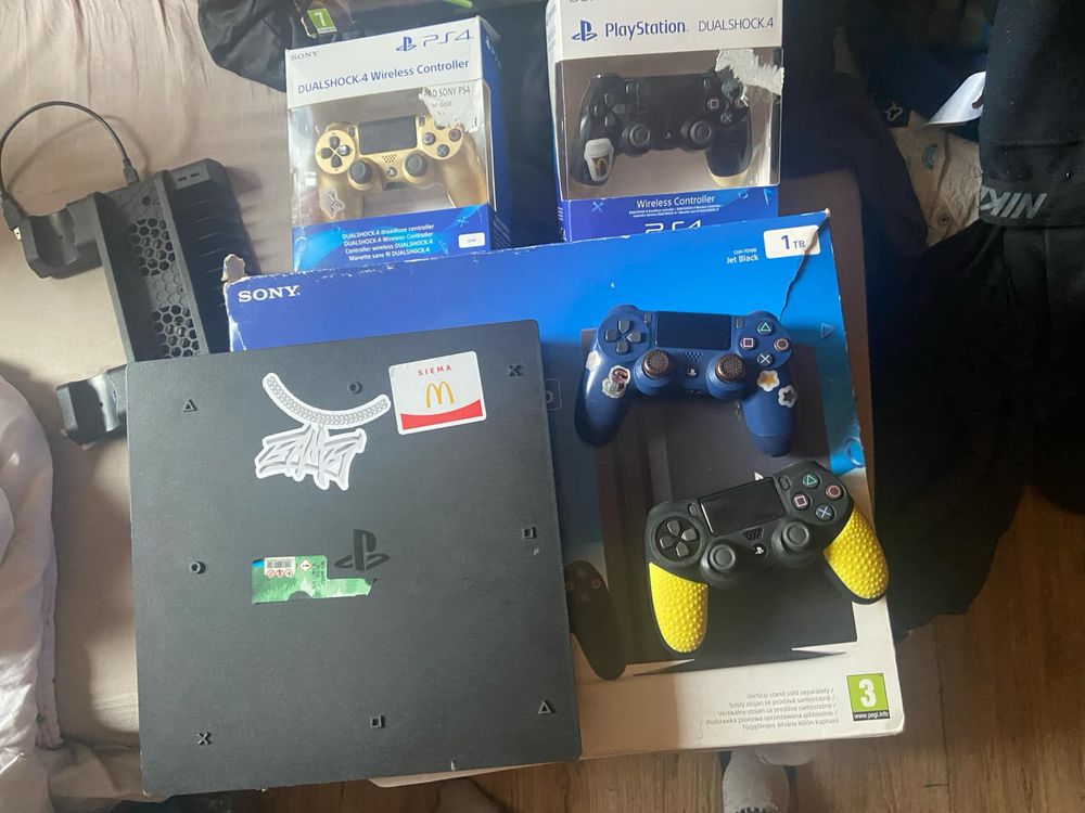 Ps 4 pro 1tb 4 pady
