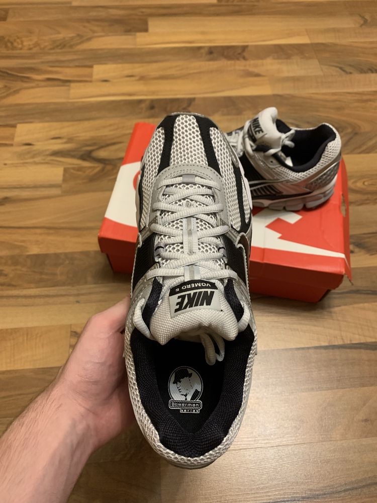 Кросівки NIKE ZOOM VOMERO 5 (FJ4151-004) Оригінал
