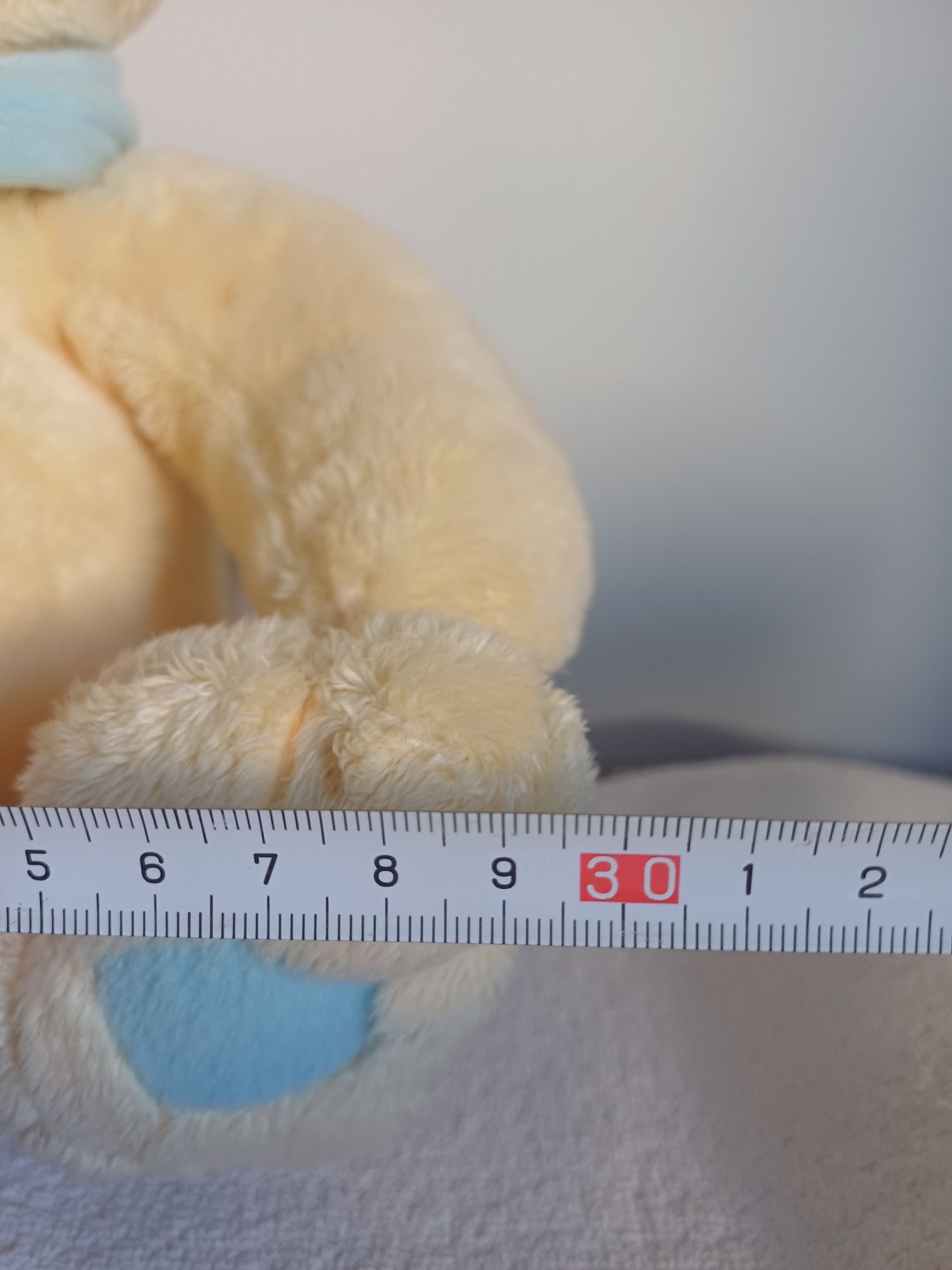 Urso de peluche com cachecol