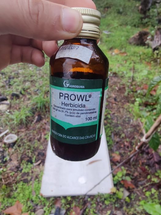 Vendo frascos herbicida