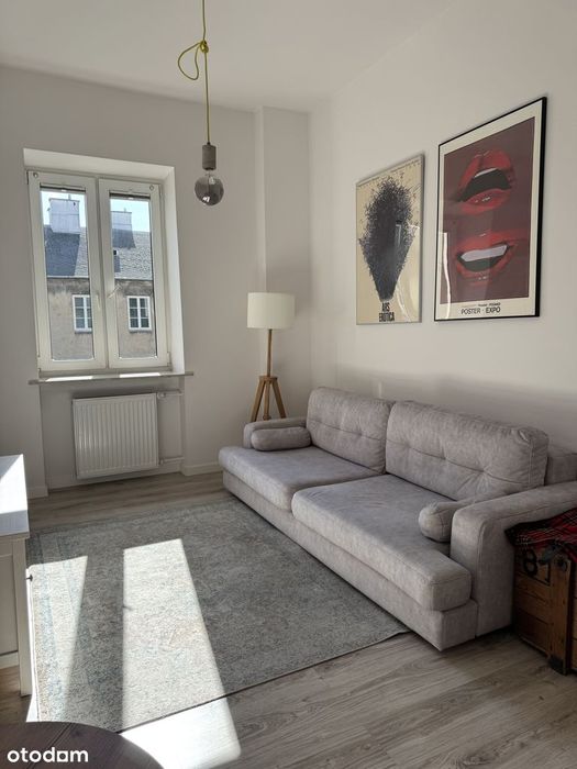 Mieszkanie W Kamienicy Przy Ulicy Hożej