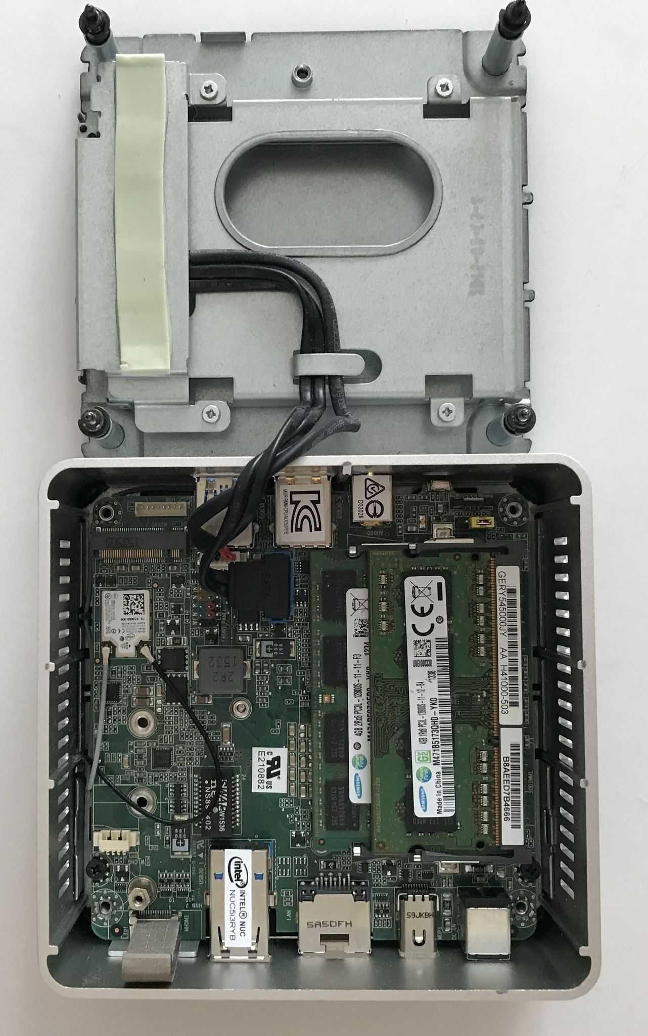 Міні-пк Intel i3-5010U 8gb DDR3 HDD 120Gb  NUC Kit NUC5i3RYH