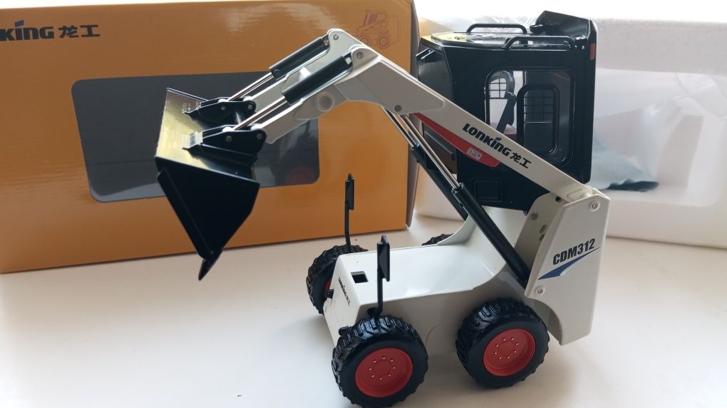 1:18 модель мінінаватажувача ,вантажівка ЗИС  - 150