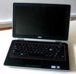 Laptop Dell, stary uszkodzony.