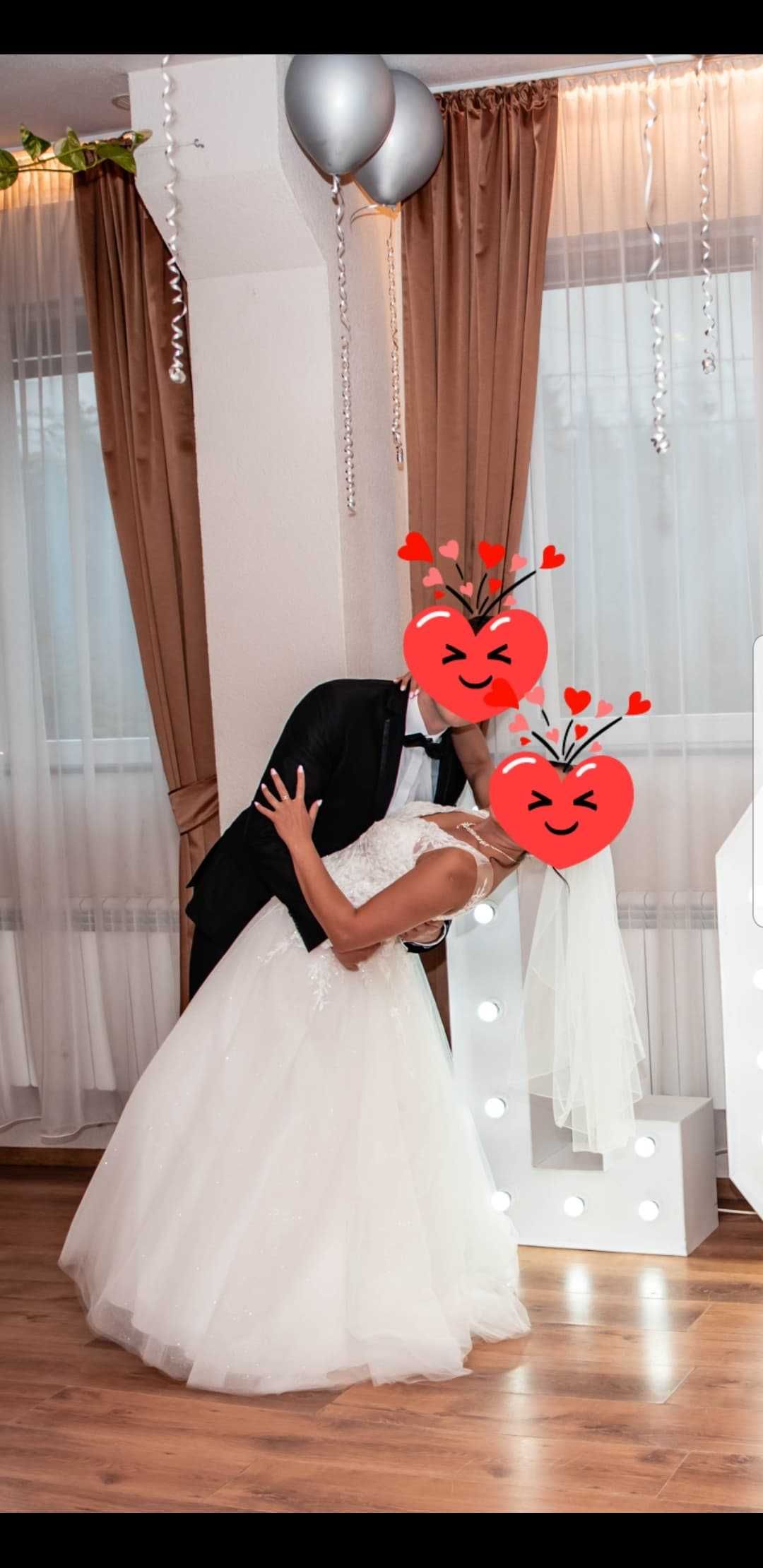 Suknia ślubna z trenem rozmiar 38