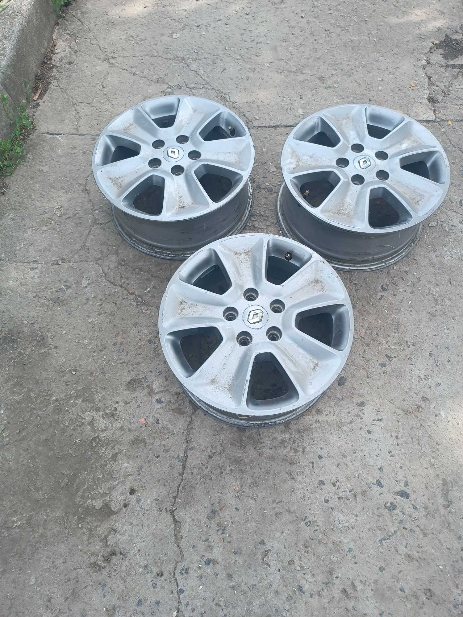 Продам диски Рено дастер (r16)