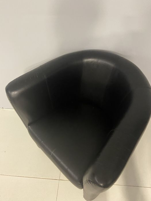 Чорні крісла, замовляли під замовлення 6шт