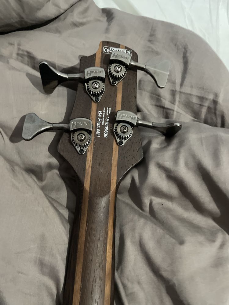Gitara basowa Cort B Plus