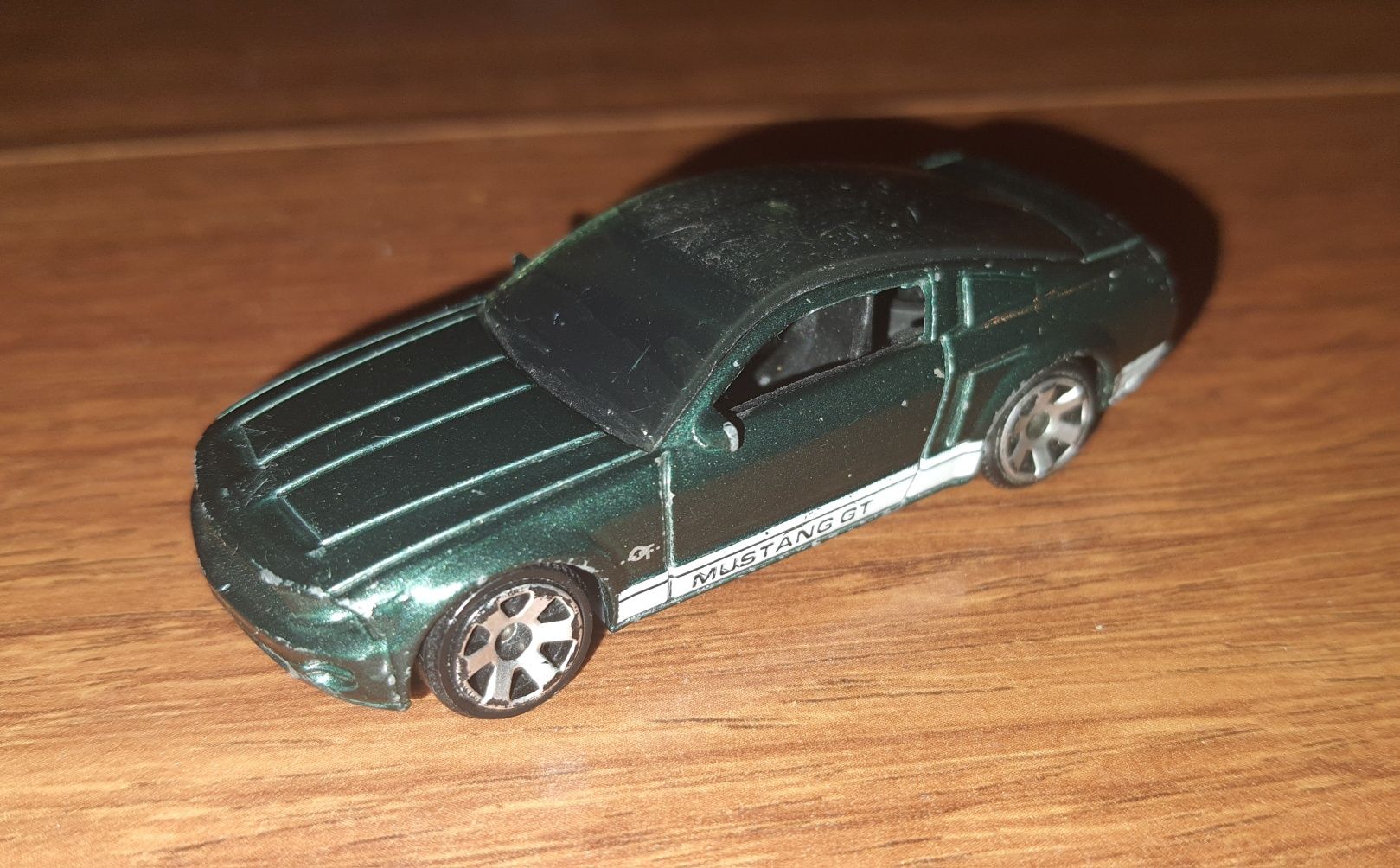 samochodzik dla dzieci zabawka zielony Ford Mustang GT Mattel 2003