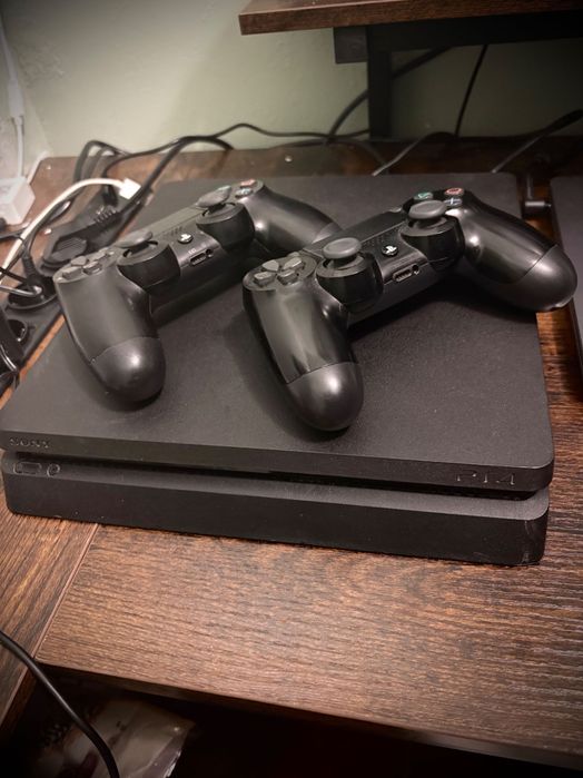 PlayStation 4 mais 2 comandos