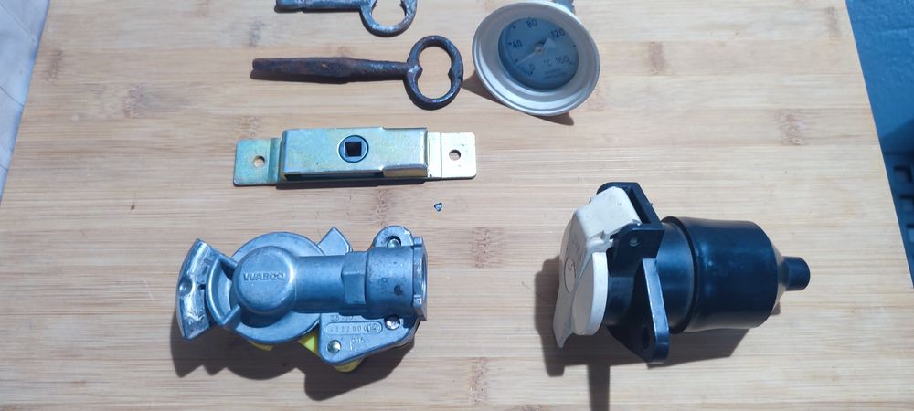 Lote vários artigos veículos pesados